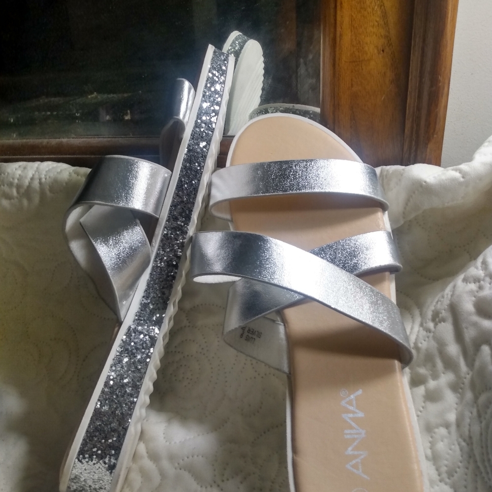 Sandals - Picture 4 of 9